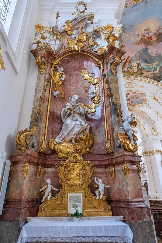 Side altar