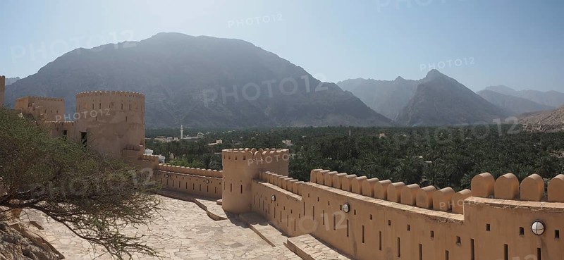 Fortress Nakhl with round tower and battlements