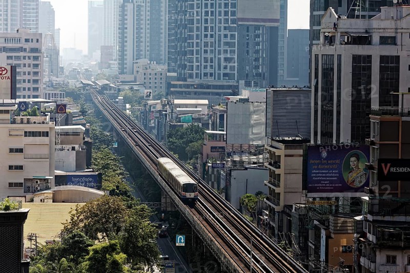 BTS Skytrain route in the Sukhumvit Road with station Phrom Pong