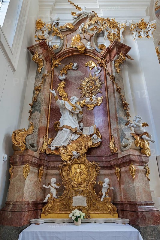 Side altar