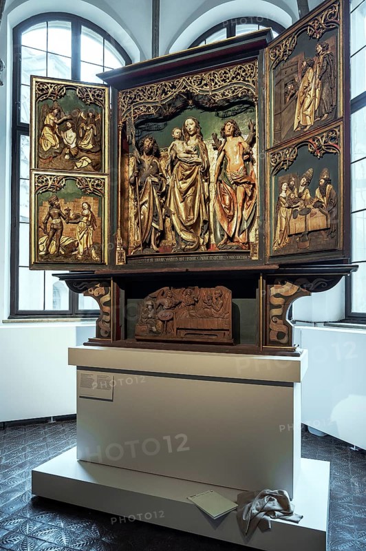 Altarpiece with wing reliefs