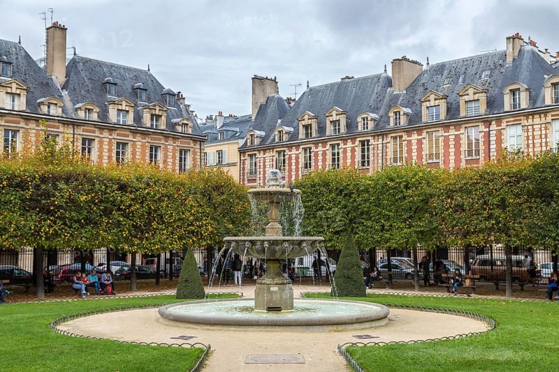 Place des Vosges, Paris