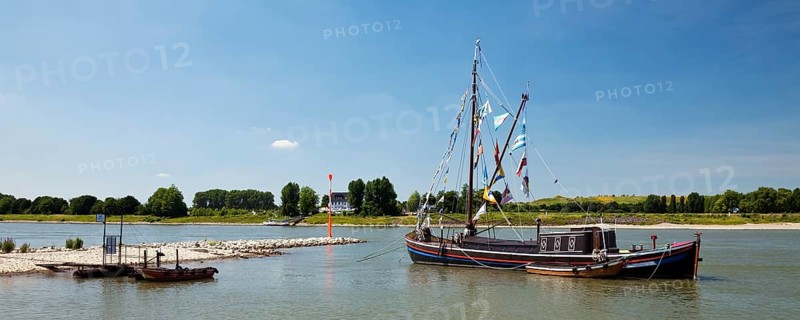 Hasselter Aak landmark anchoring in the Rhine
