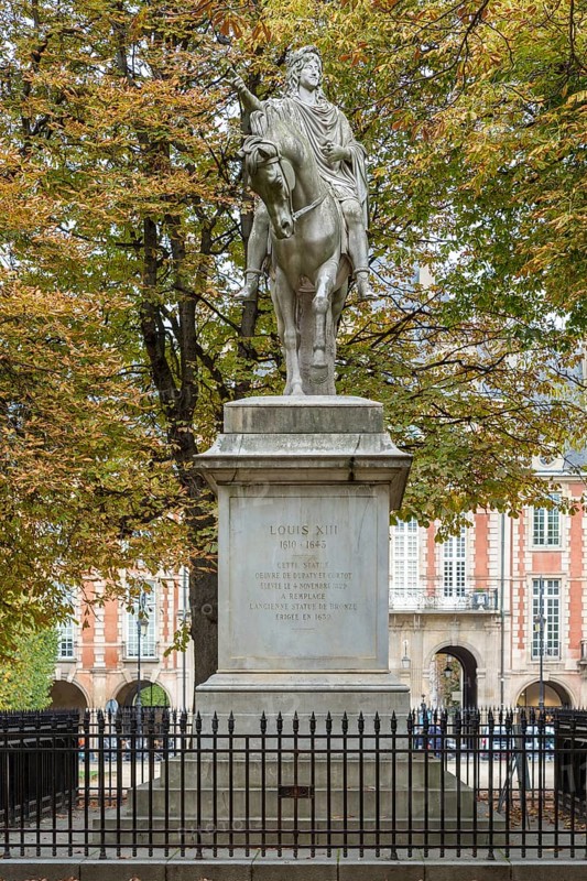 Equestrian statue of King Louis XIII