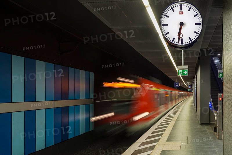 Train coming in at the platform