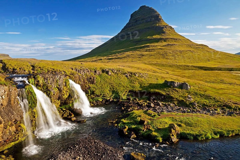 Kirkjufellsfoss Waterfall and Mount Kirkjufell