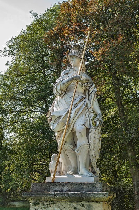 Park with statue of Minerva