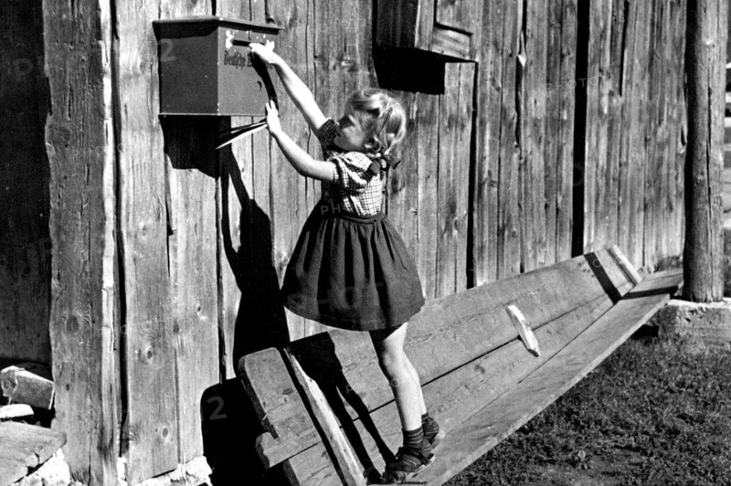 Girl trying to reach mailbox