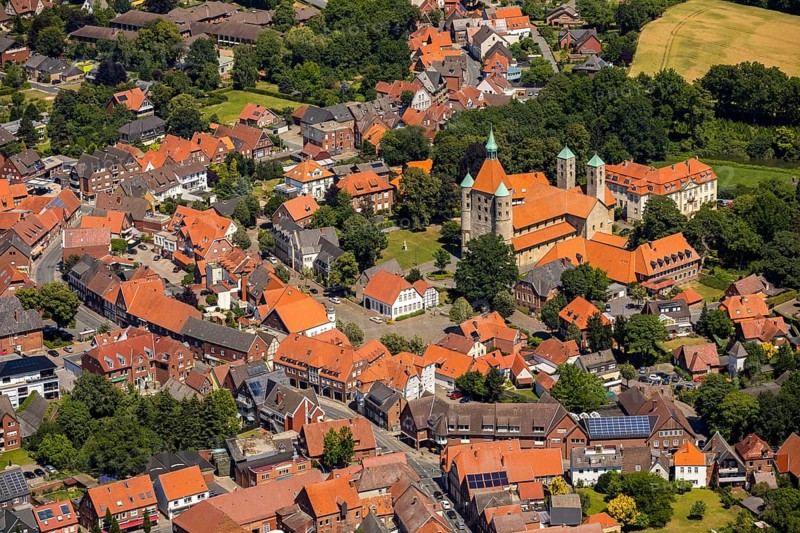 Collegiate Church St. Bonifatius with Freckenhorst Castle