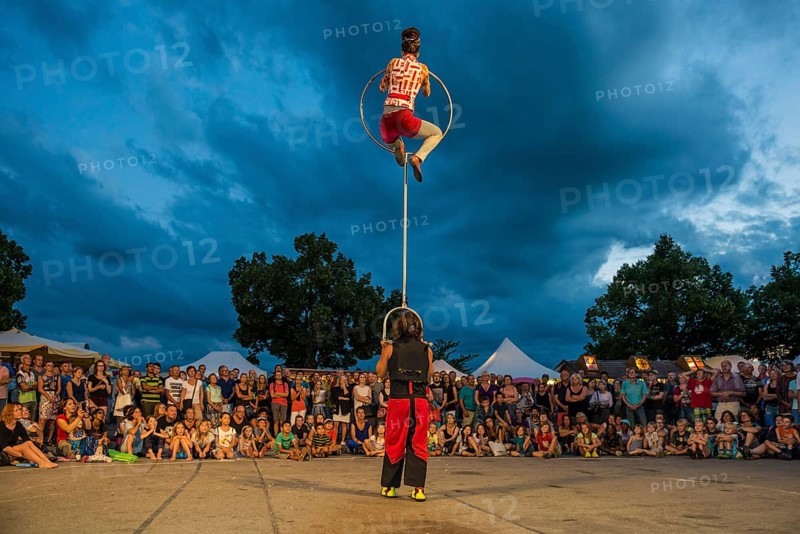 Acrobats and audience