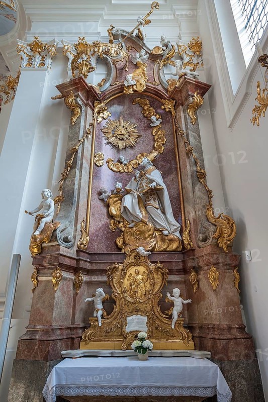 Side altar