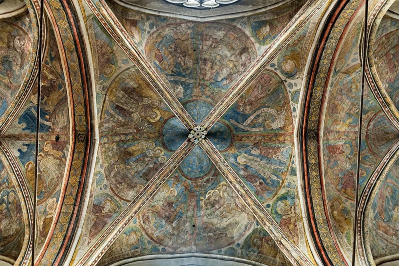 Vaulted fresco in the nave
