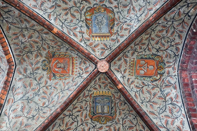 Decorated vault