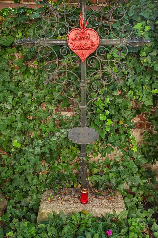 Grave of Liesl Karlstadt