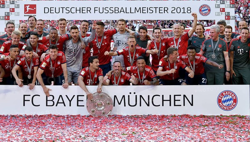 Team FC Bayern celebrates championship under Winner's Arch