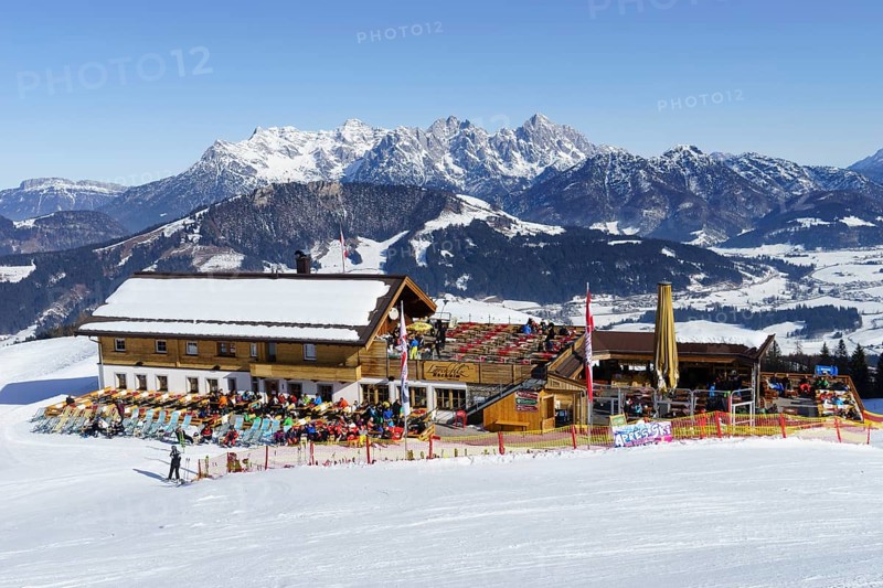 Alpengasthof Laerchfilz Hochalm in front of Buchensteinwand and Loferer Steinbergen