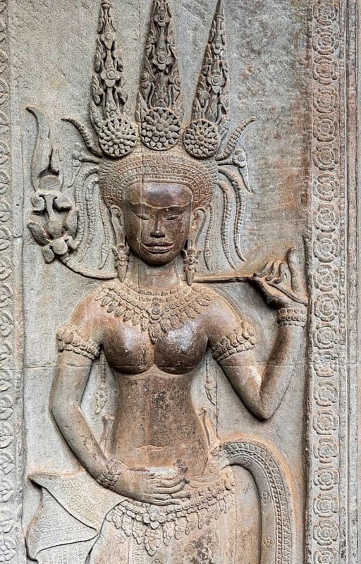 Devata figure at Angkor Wat bas-reliefs