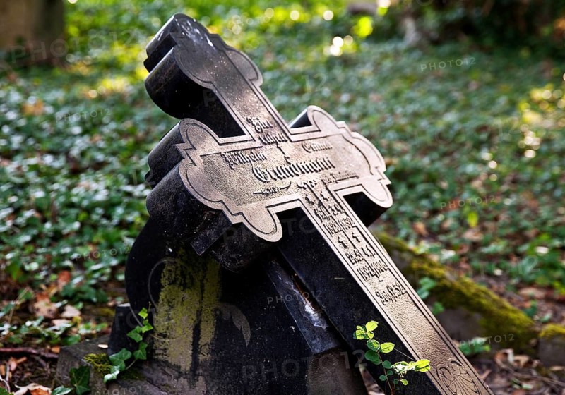 An old grave on the Westfriedhof Cemetery