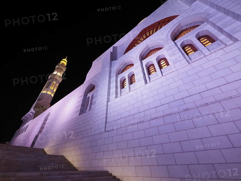 Night view of the Mohammed Al Ameen Mosque with minaret