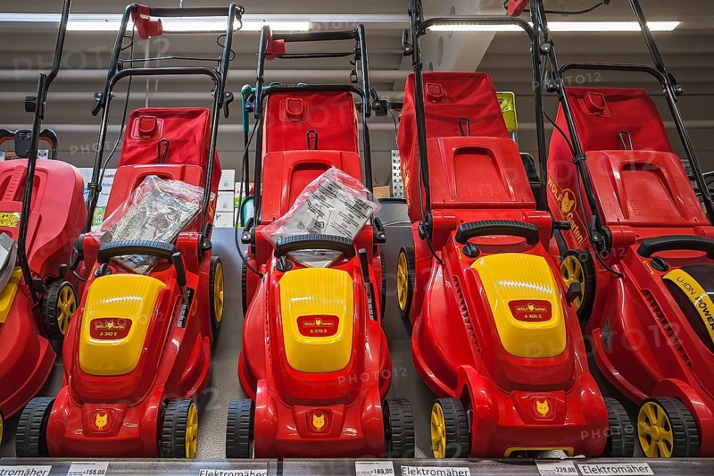 Electric lawn mower