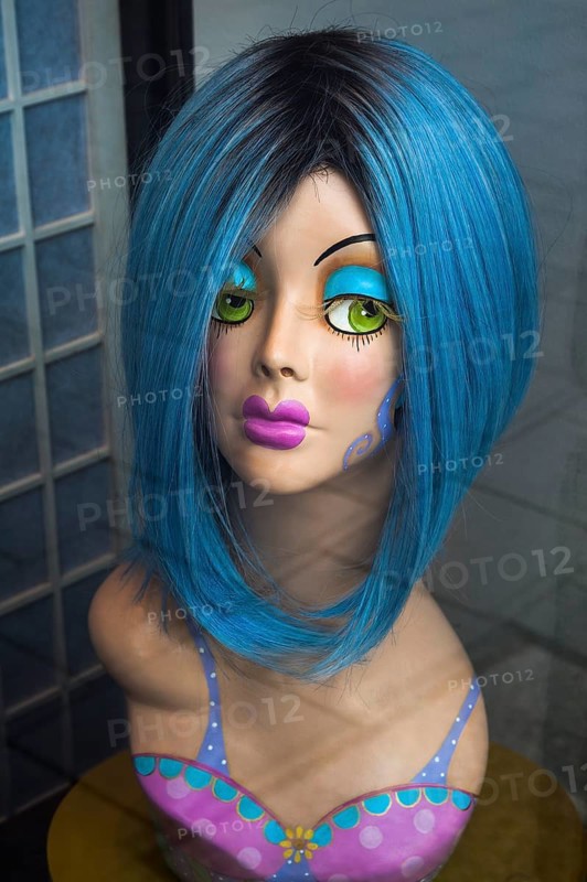 Head of a mannequin with blue wig