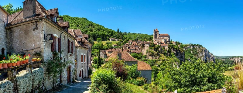 Saint-Cirq-Lapopie on Santiago de Compostela pilgrimage road