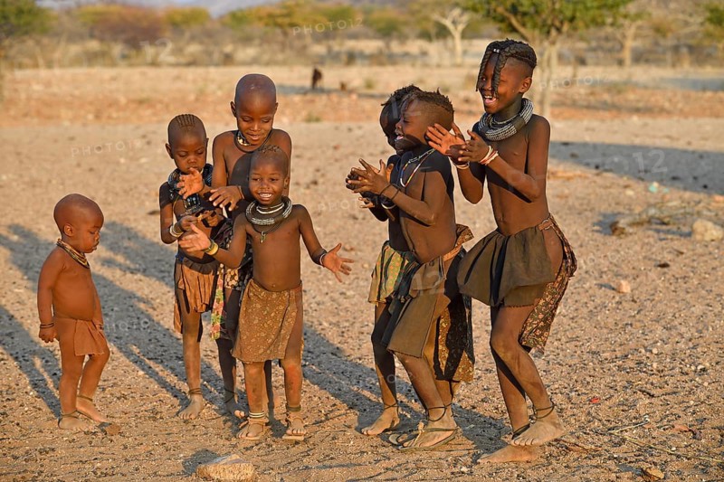 Singing and dancing happy Himbakinders