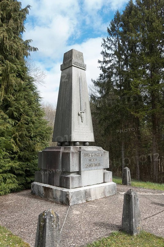 Memorial stone with sword for the 40th French infantry division