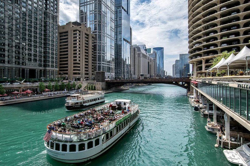 View from the Bataan Corregidor Memorial Bridge to the excursion ship ChicagoÂ´s Leading Lady