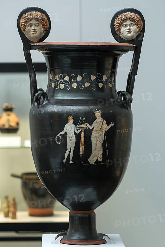 Monumental grave vessel