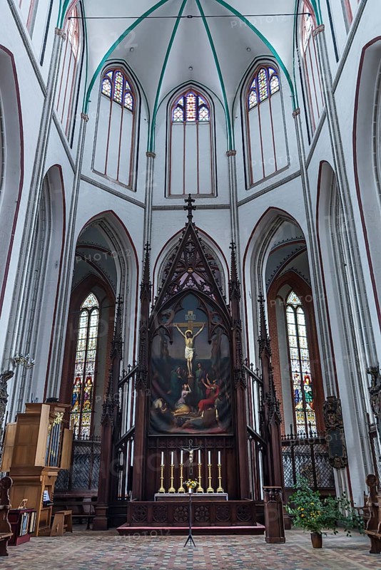 Neo-Gothic crucifixion altar by Gaston Lenthe