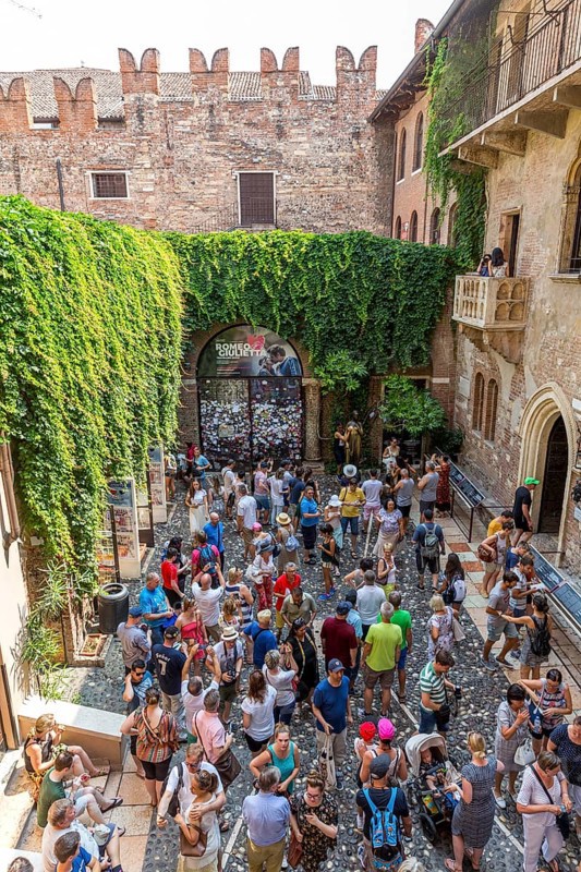 Tourists in the courtyard