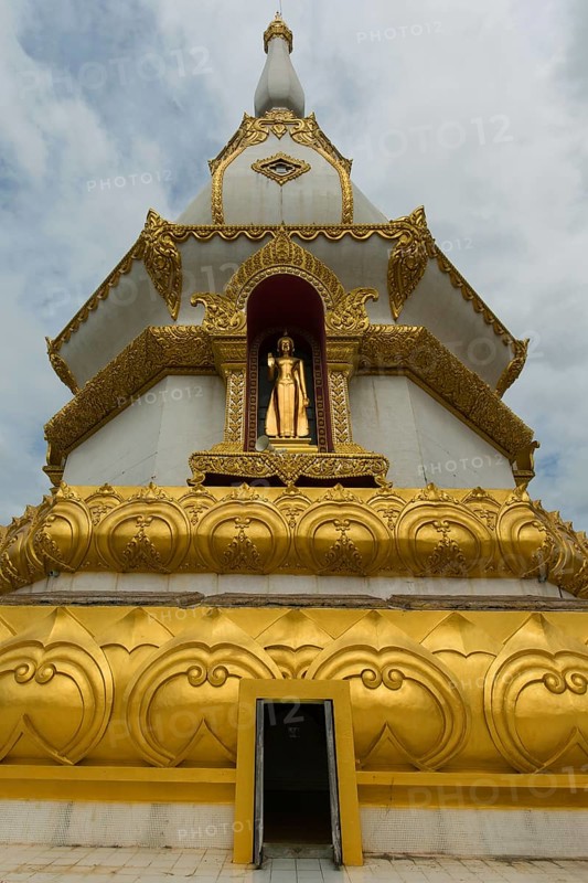 Golden Buddha statue in the tower of the Phra Maha Chedi Chai Mongkhon Pagoda