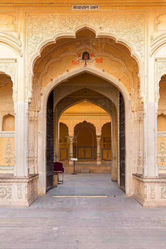 Entrance and compound of the Nahargarh Fort