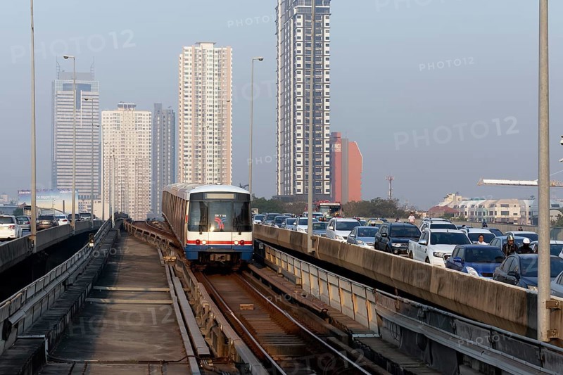BTS Skytrain passes motorcade