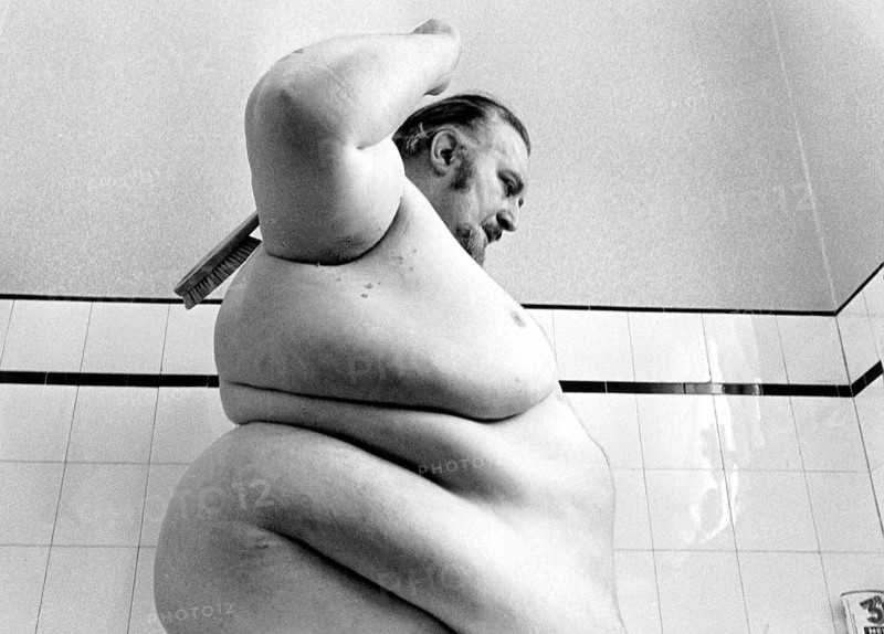 Big man washes himself