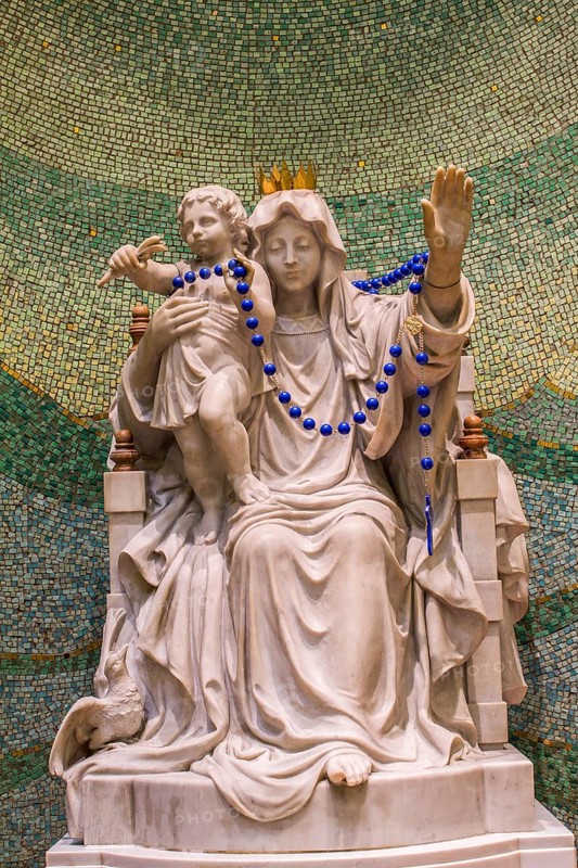 Statue of the Virgin Mary with a child