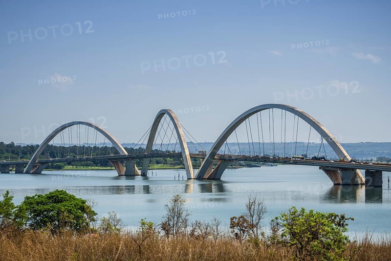 The Juscelino-Kubitschek bridge spans Lake Paranoa