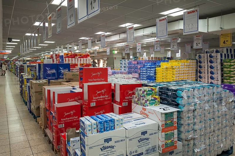 Pallets with sanitary ware in a supermarket