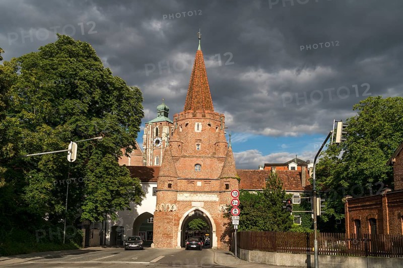 Landmark Kreuztor and Liebfrauenmunster