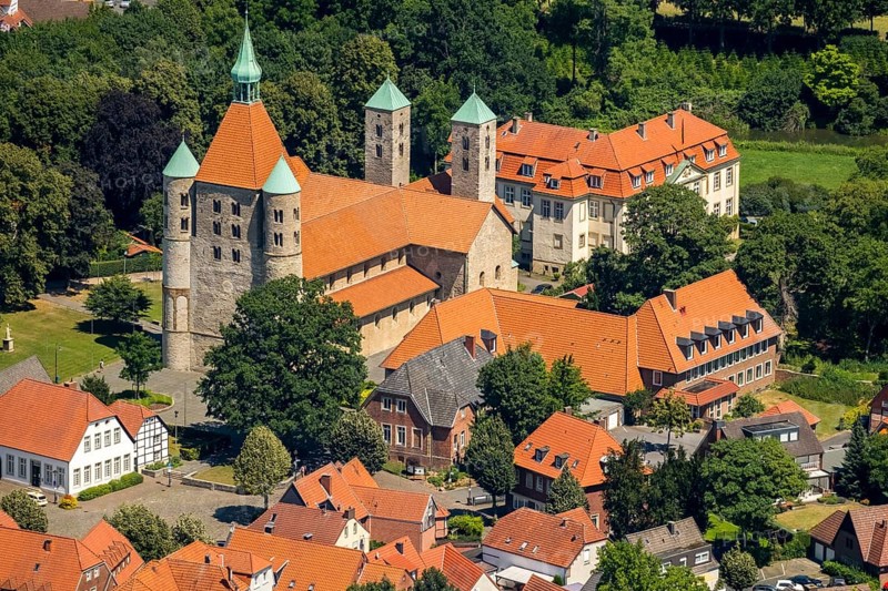 Collegiate Church St. Bonifatius with Freckenhorst Castle