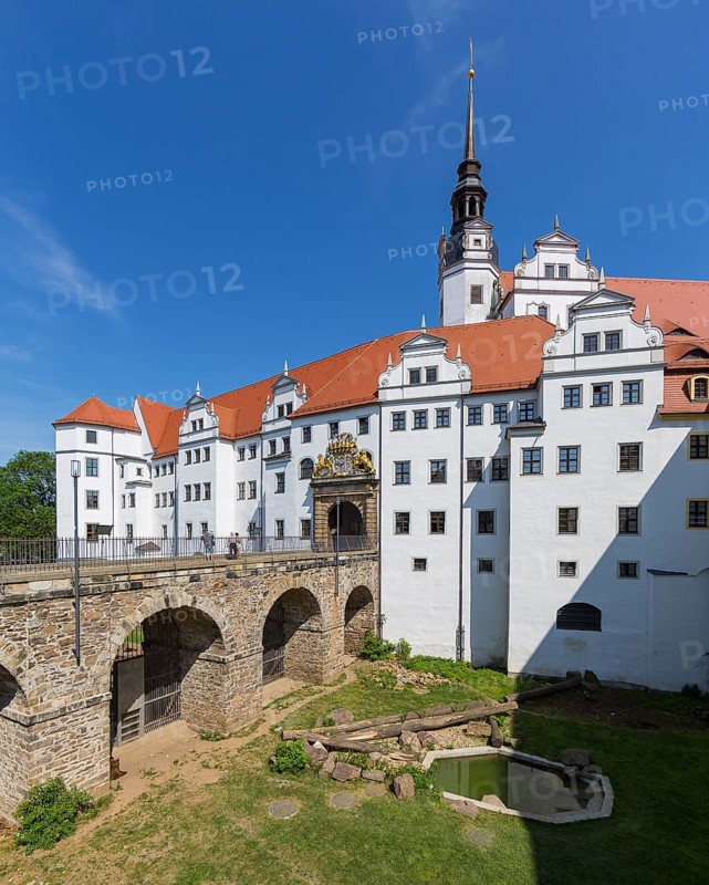 Castle view from the west with Schlossbrucke