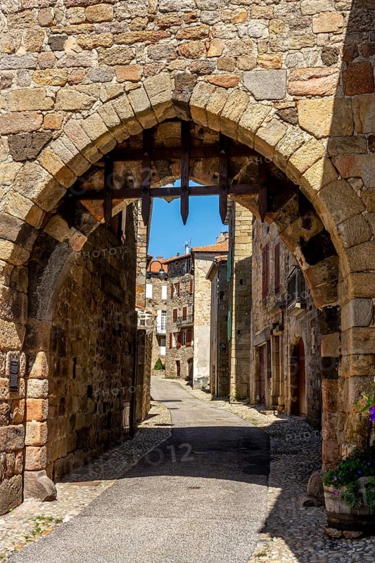Entrance path of Pradelles