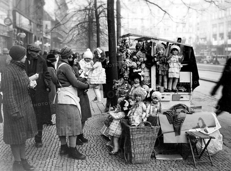 Dolls street sale ca. 1930