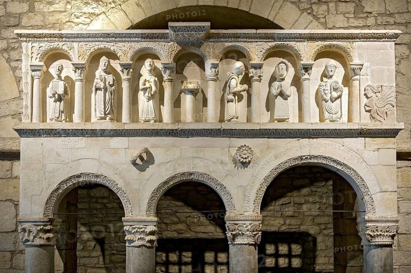 Pulpit with figures in a loggia