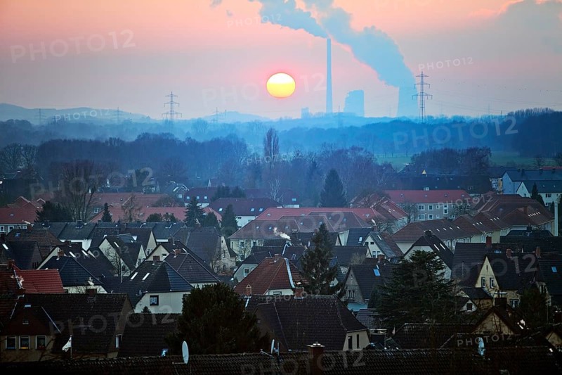 Housing estate with the Gersteinwerk power plant at sunset