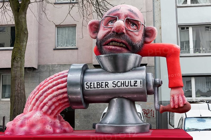 SPD former party leader Martin Schulz turns himself through the meat grinder