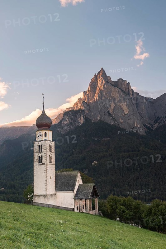 Church St. Valentin vorm Schlern