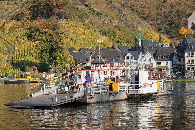Ferry across the Moselle to Beilstein in autumn