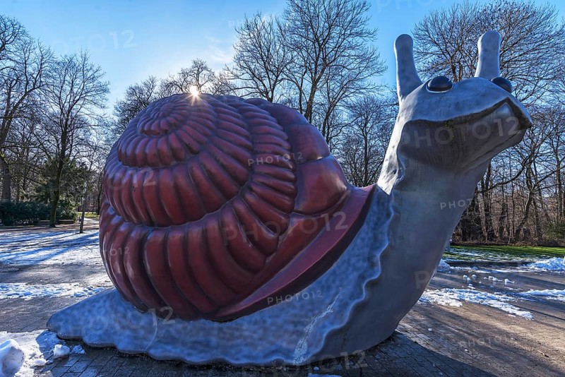 Sculpture Sweet Brown Snail by the artists Jason Rhoades and Paul McCarthy